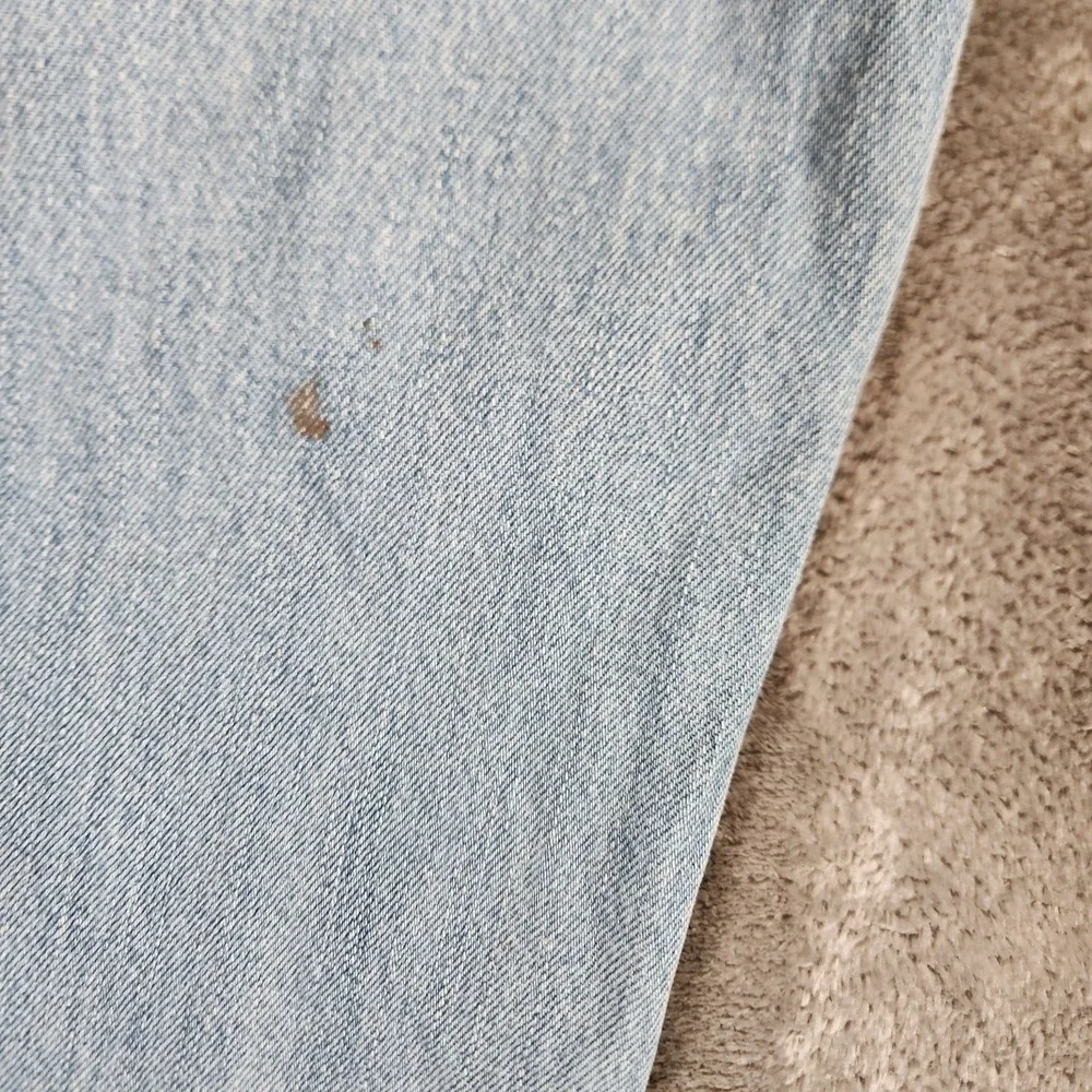 Levi's 550 Jeans Men's 38X31 (Tag 38X32) Blue Relaxed‎ STAIN and MISSING LOOP